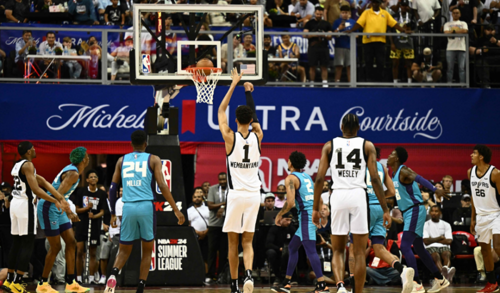  文班亚马惊艳首秀助马刺爆冷击败卫冕冠军