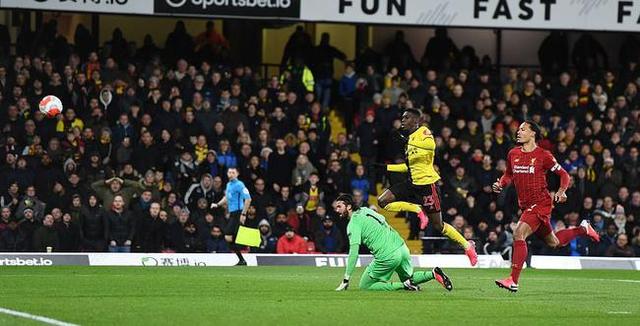  利物浦边锋单骑闯关独闯龙潭完成帽子戏法