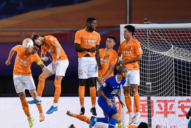  拉齐奥中场核心伤退，蓝鹰折翼仍取关键一分