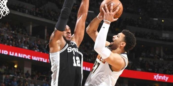  穆雷末节爆发，马刺逆转国王终止颓势